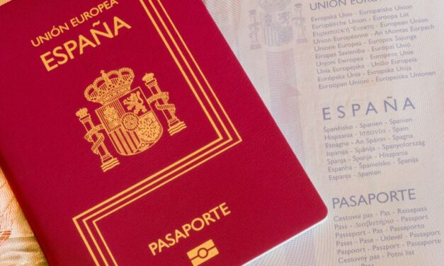El pasaporte español, de los más viajeros