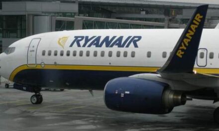Un avión de Ryanair es alcanzado por un rayo en pleno vuelo
