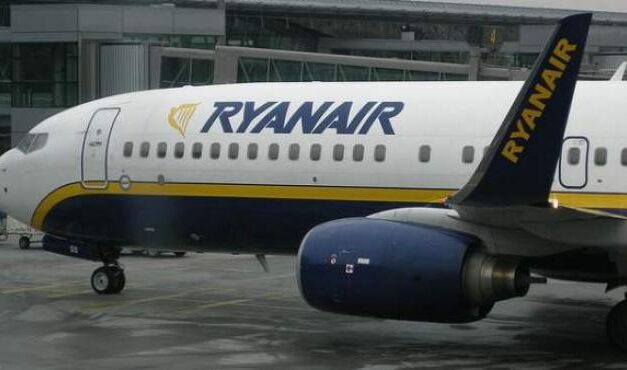 Un avión de Ryanair es alcanzado por un rayo en pleno vuelo