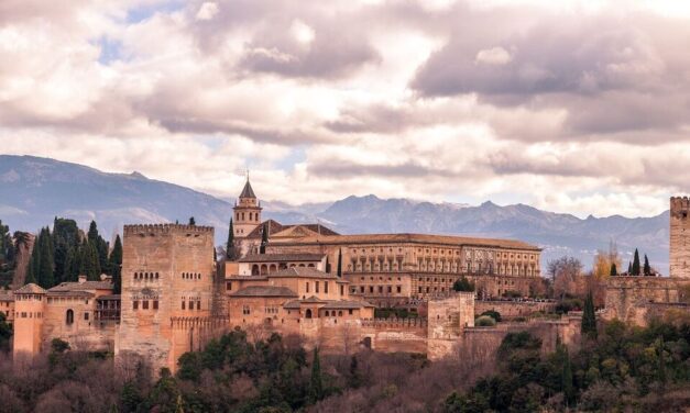 Una turista viaja por error a Granada y no ve la Alhambra