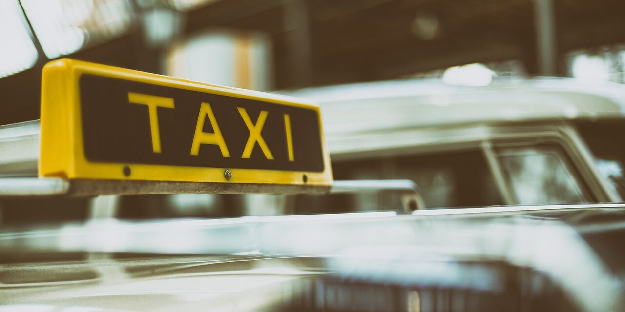 ¿Cómo contratar un taxi en el Aeropuerto de Málaga?